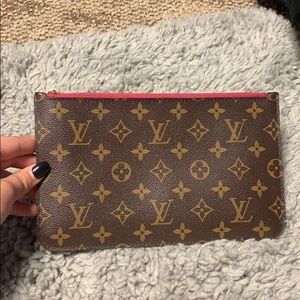 LV neverfull pouch